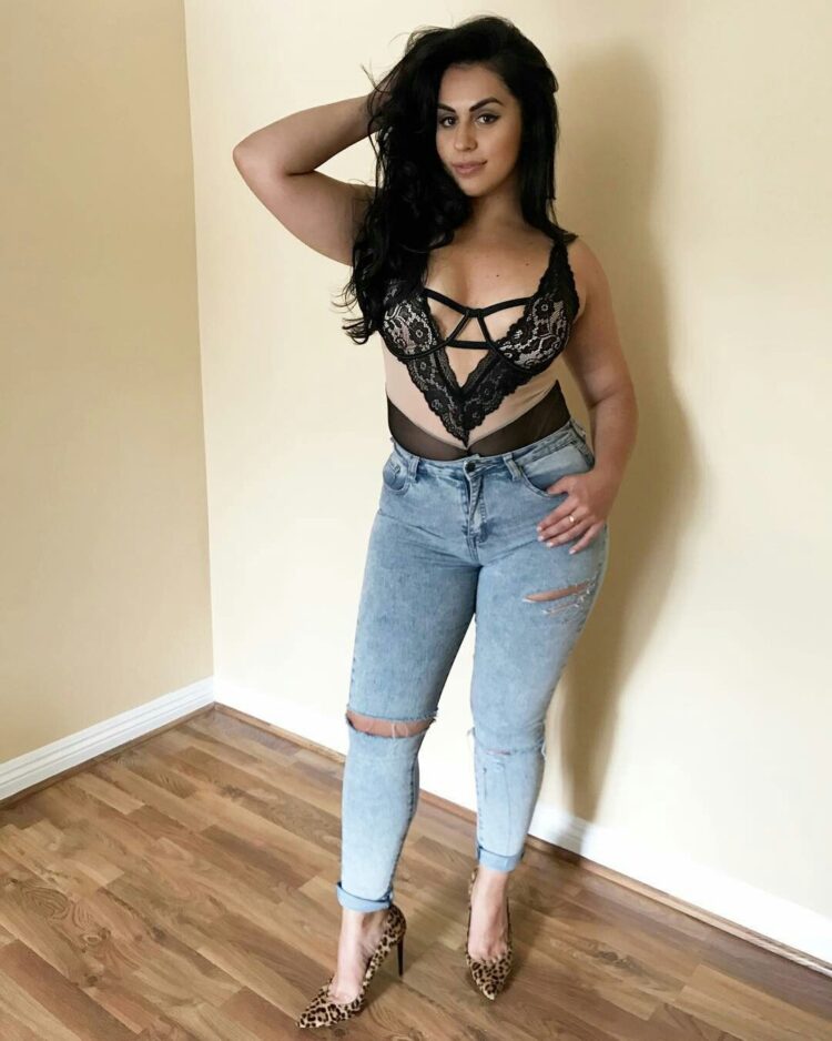 ayesha perry iqbal feet 6