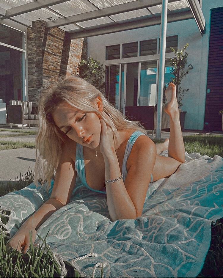 ayiana randolph feet 6