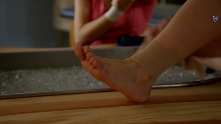 ayla kell feet 4
