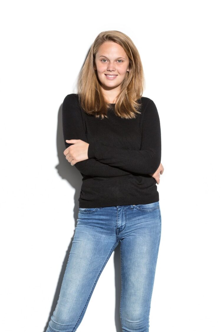 aylin koseturk feet 3