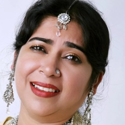 aynur familyfunlife feet 5