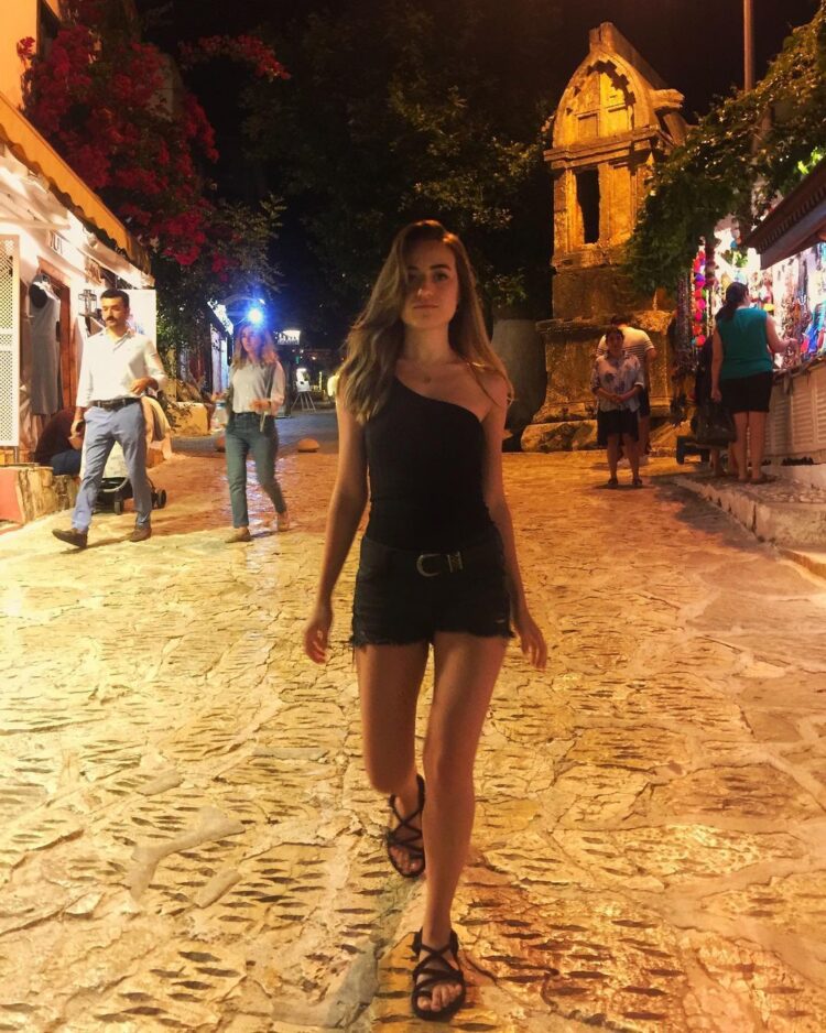 aysegul yilmaz feet 5