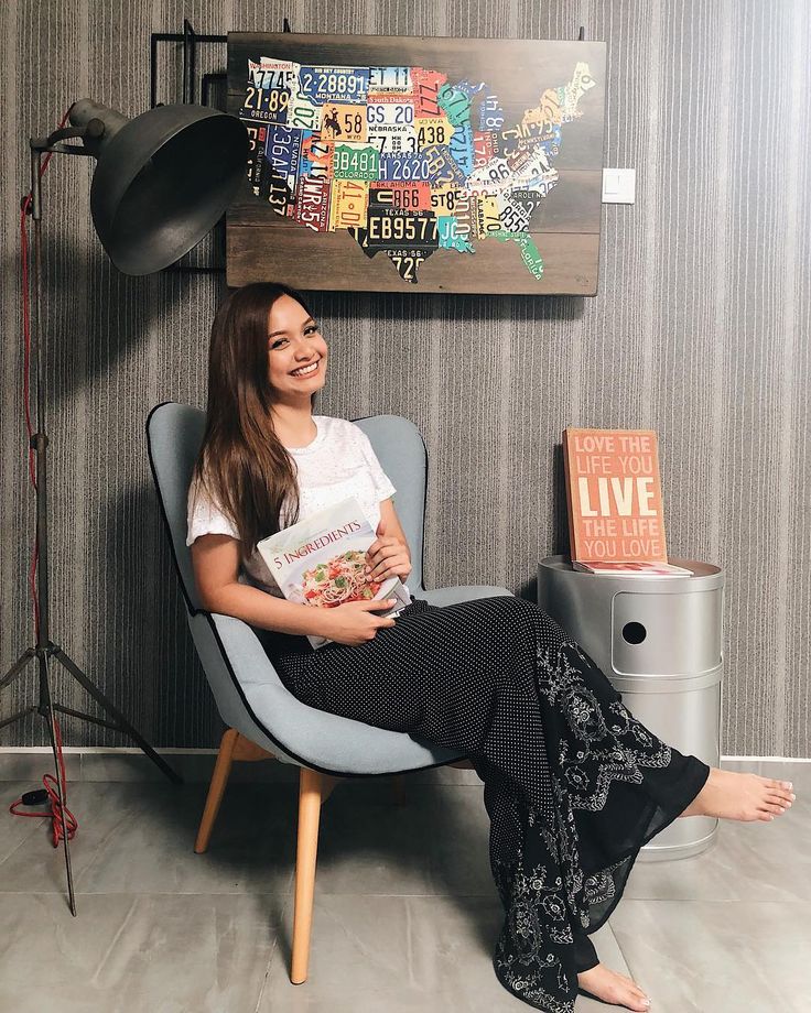 azira shafinaz feet 5