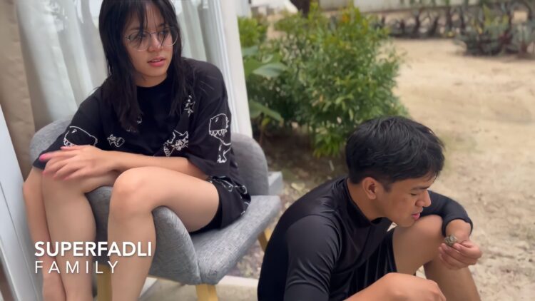 azizi asadel feet 2 scaled