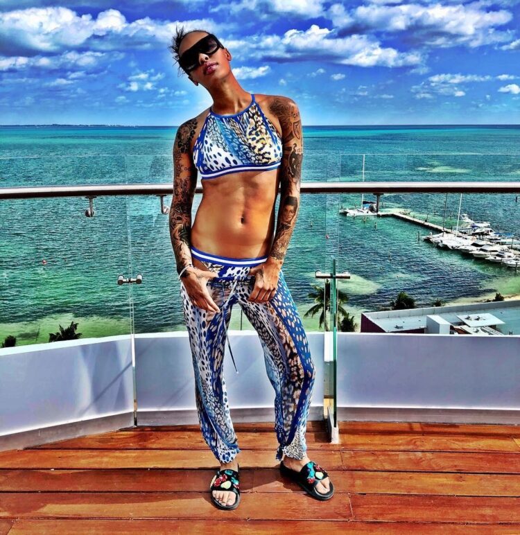 azmarie livingston feet 1