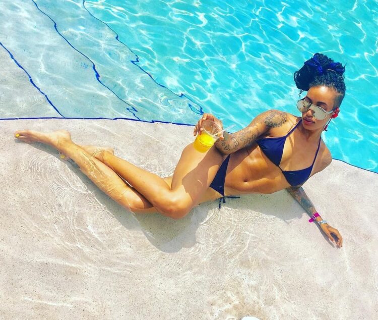 azmarie livingston feet 2