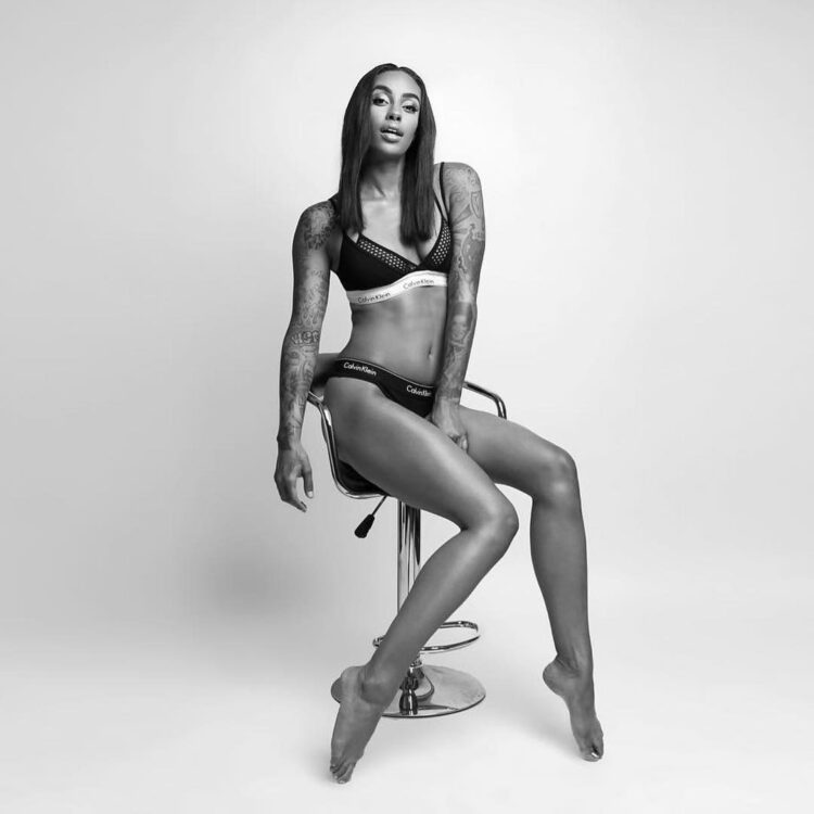 azmarie livingston feet 4