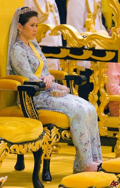 azrinaz mazhar feet 6