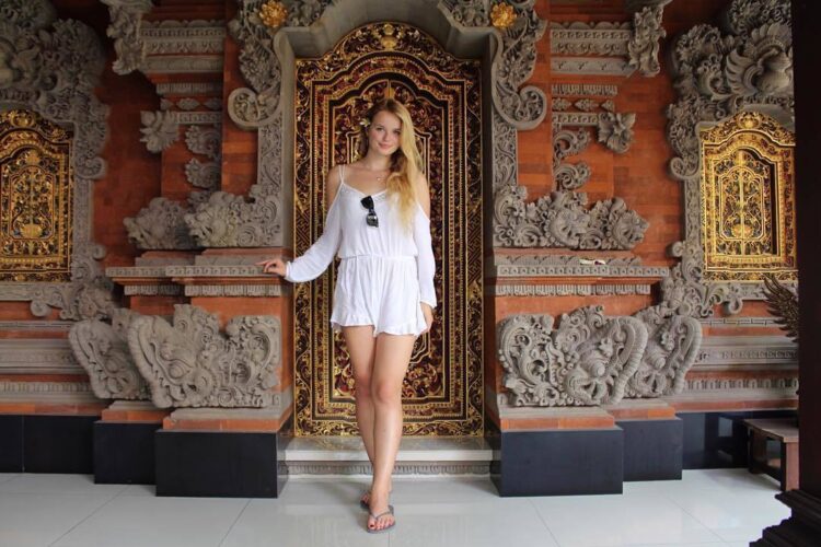 azul tuzinkevich feet 1