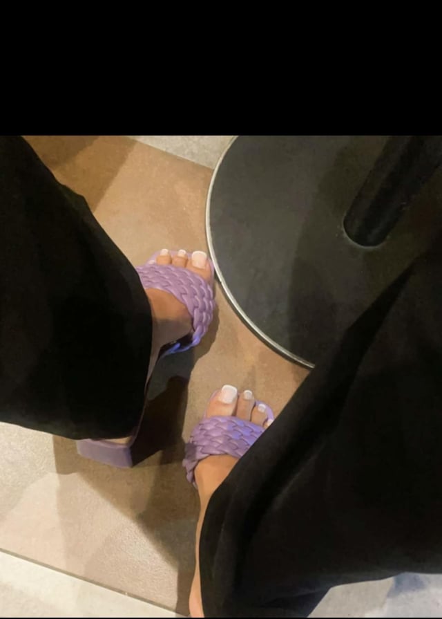 baani sandhu feet 6