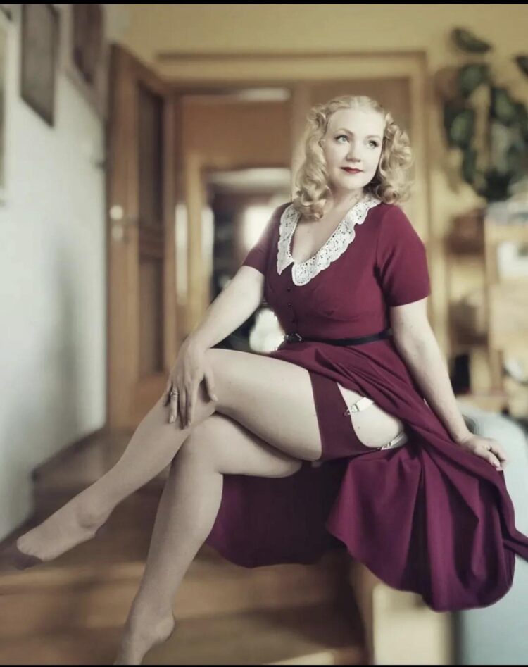 babette deutsch feet 3