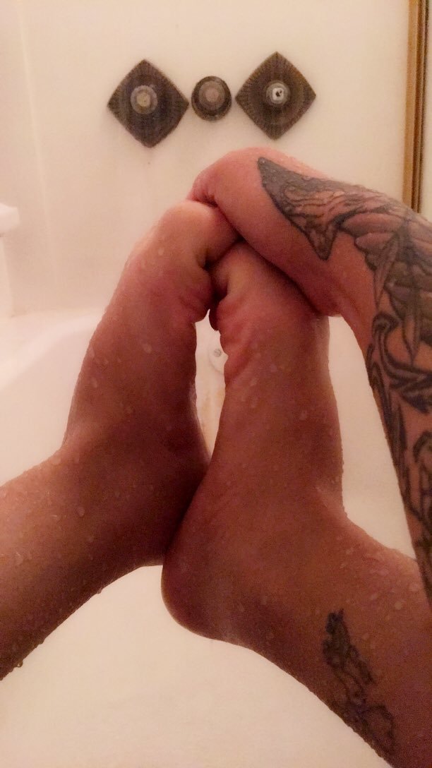 babyt the bratt feet 1