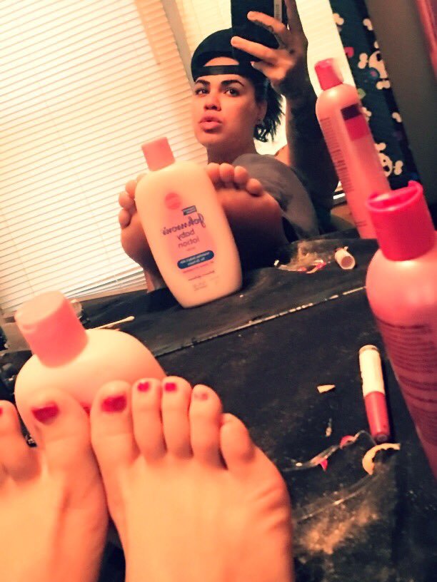 babyt the bratt feet