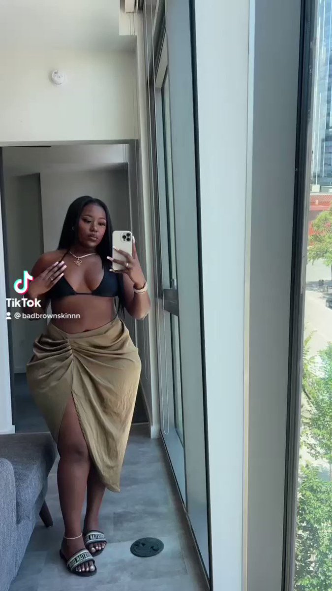 badbrownskinnn feet 1