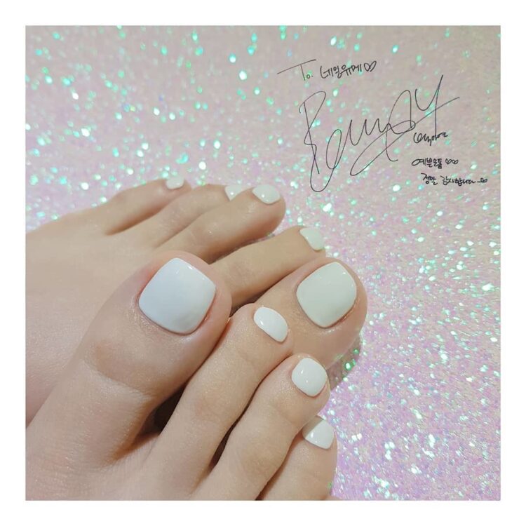 baek a yeon feet 1