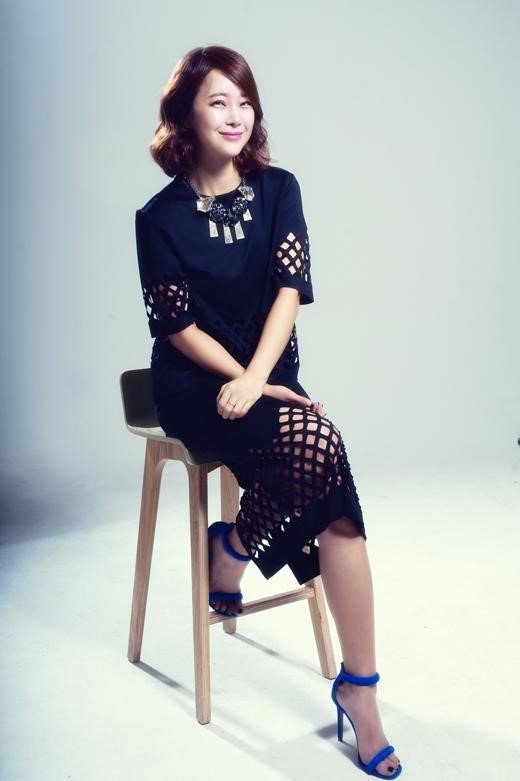 baek ji young feet 1