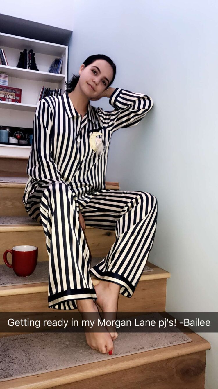 bailee madison feet 1