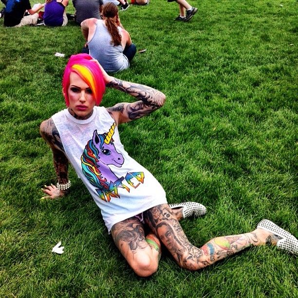 bailey larson feet 6