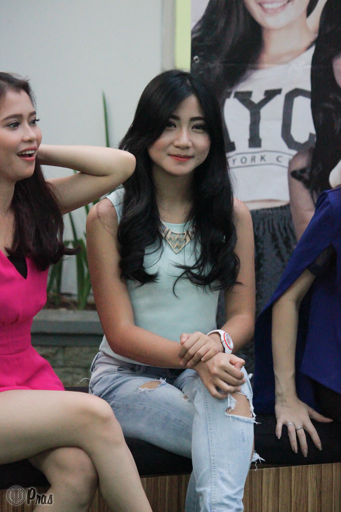 banadhi kurnia dewi feet 1