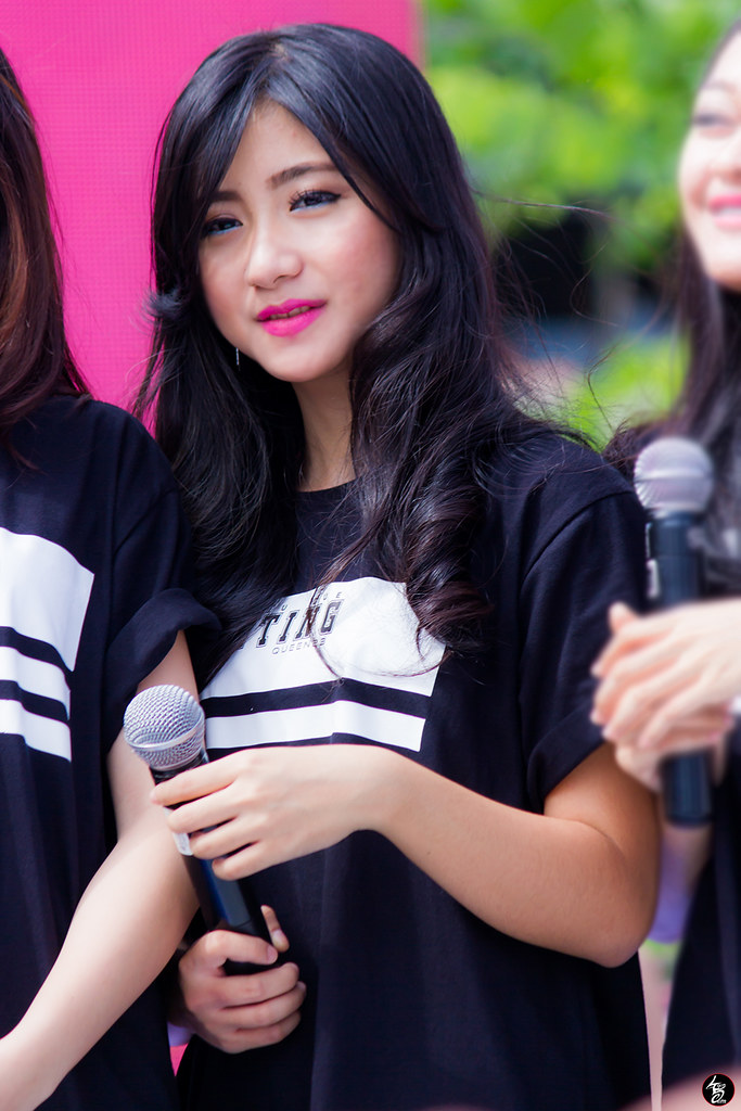 banadhi kurnia dewi feet 2