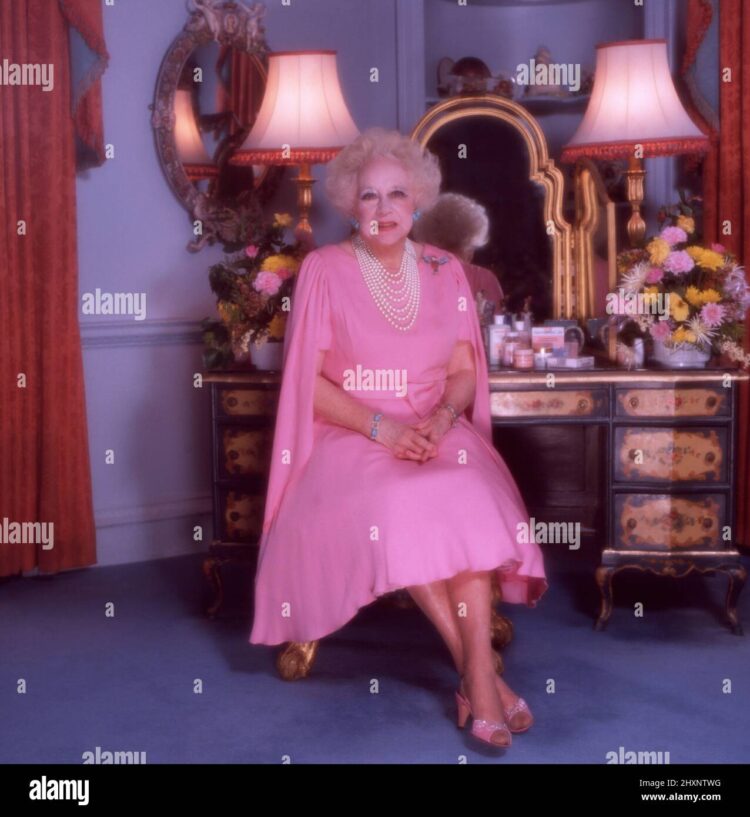 barbara cartland feet
