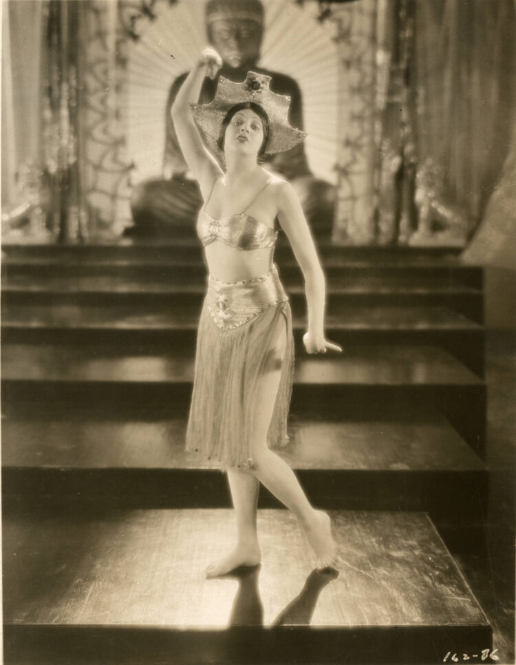 barbara la marr feet scaled