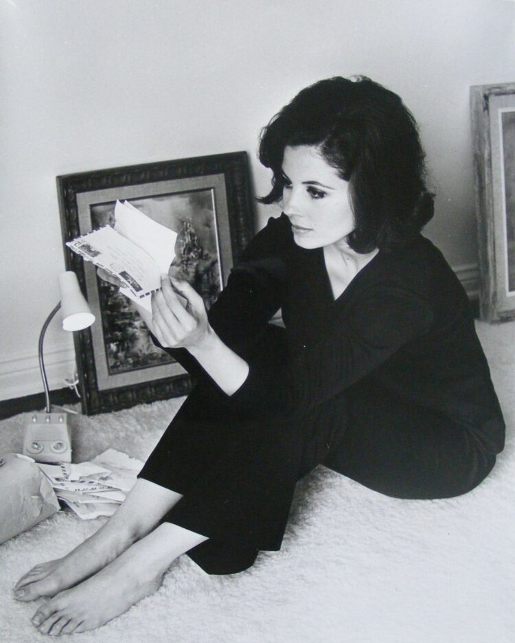 barbara parkins feet