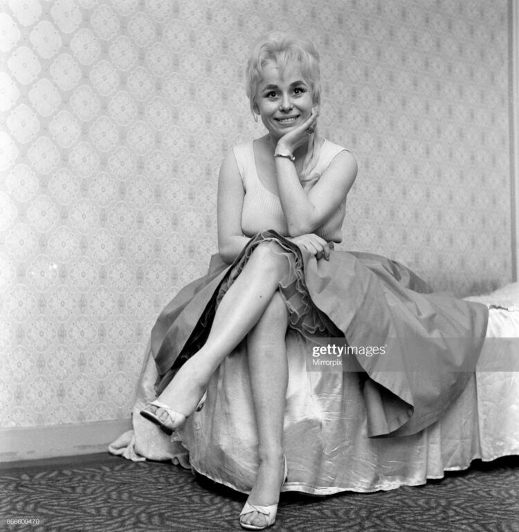 barbara windsor feet 1