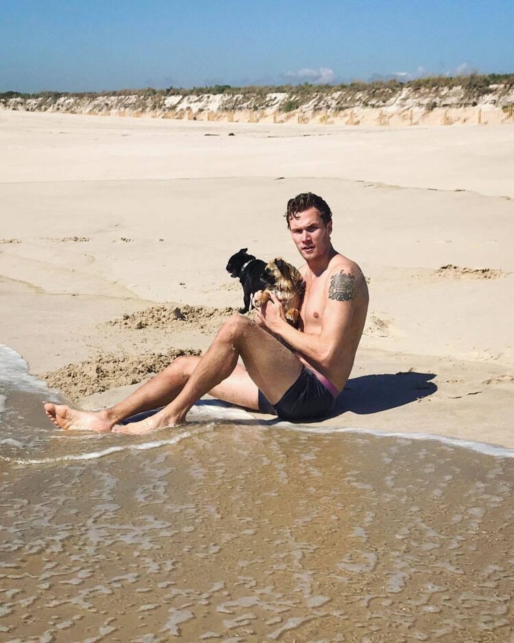 barron hilton ii feet 2