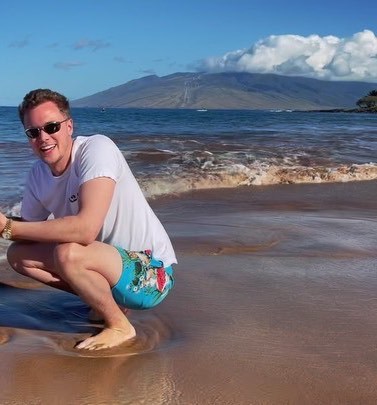 barron hilton ii feet 4