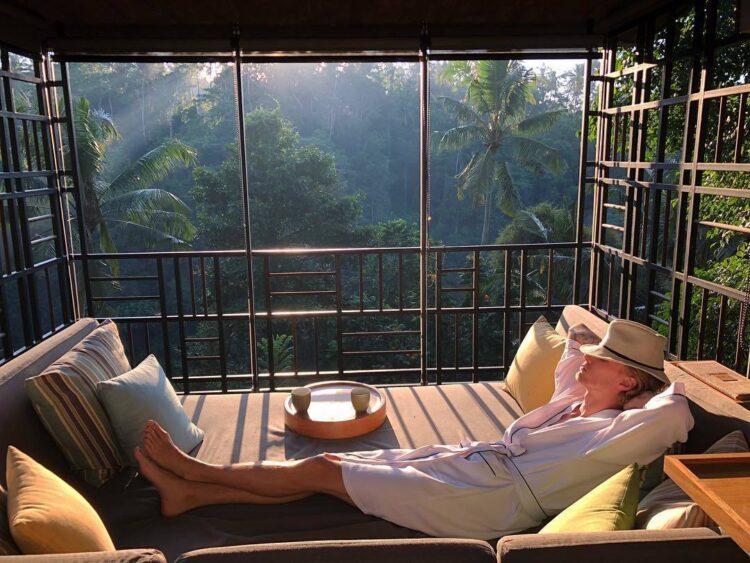 barron hilton ii feet 5