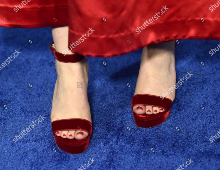 beanie feldstein feet 1