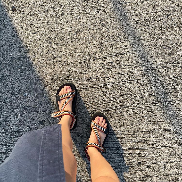 bela padilla feet 4