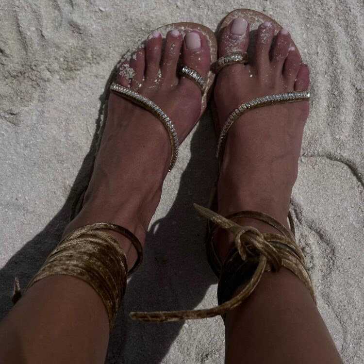 belen gomez feet 3