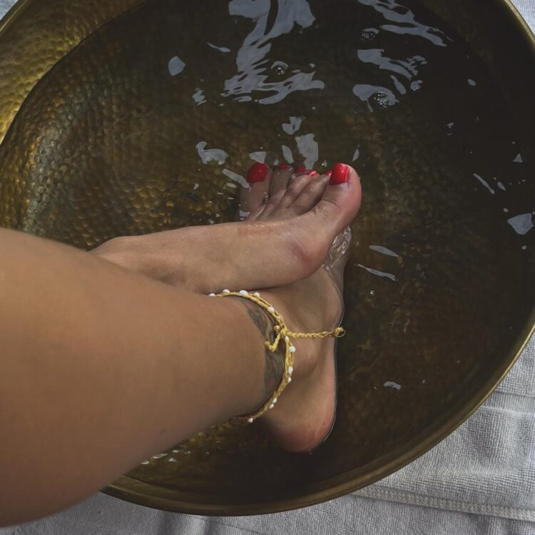 belen gomez feet 4