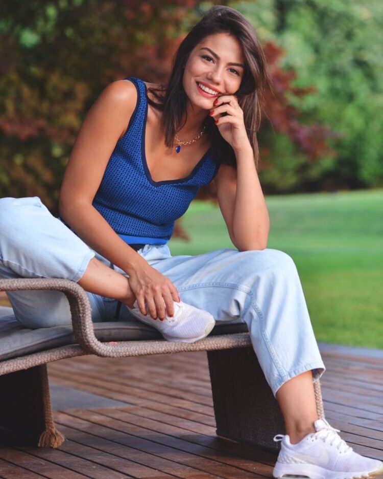 belinay sandikci feet 4