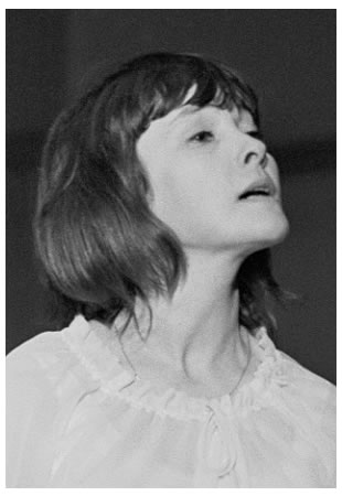 bella akhmadulina feet 4