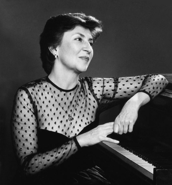 bella davidovich feet