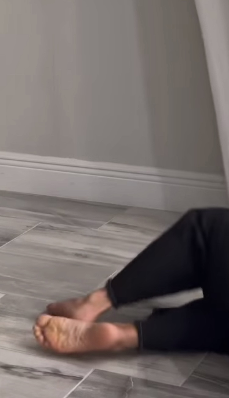 bella falconi feet 2