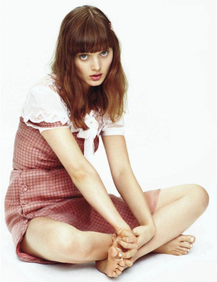 bella heathcote feet 3
