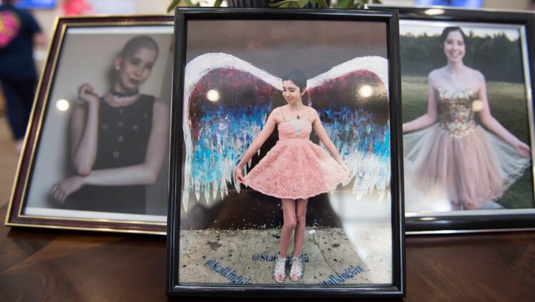 bella muntean feet scaled