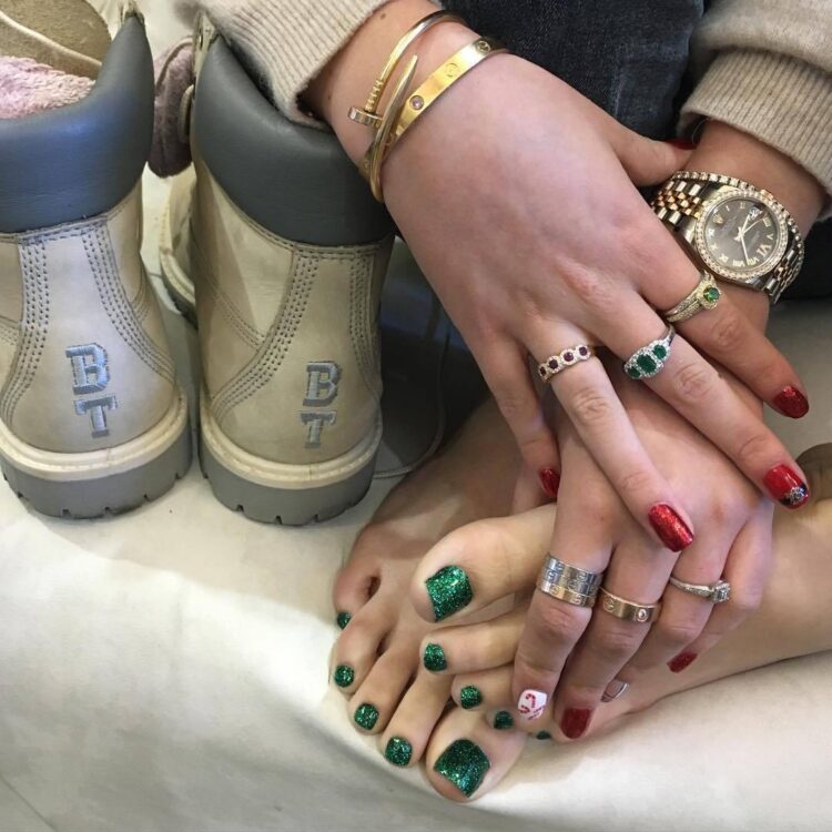 Bella Thorne Feet