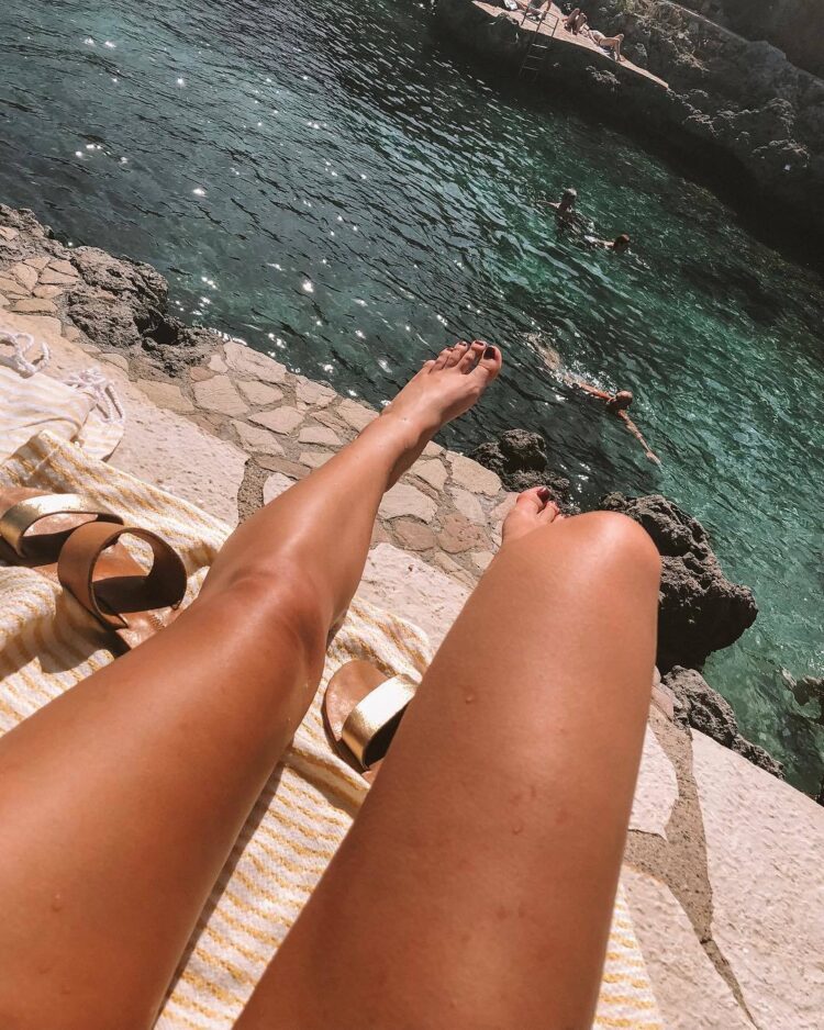 bella varelis feet 3