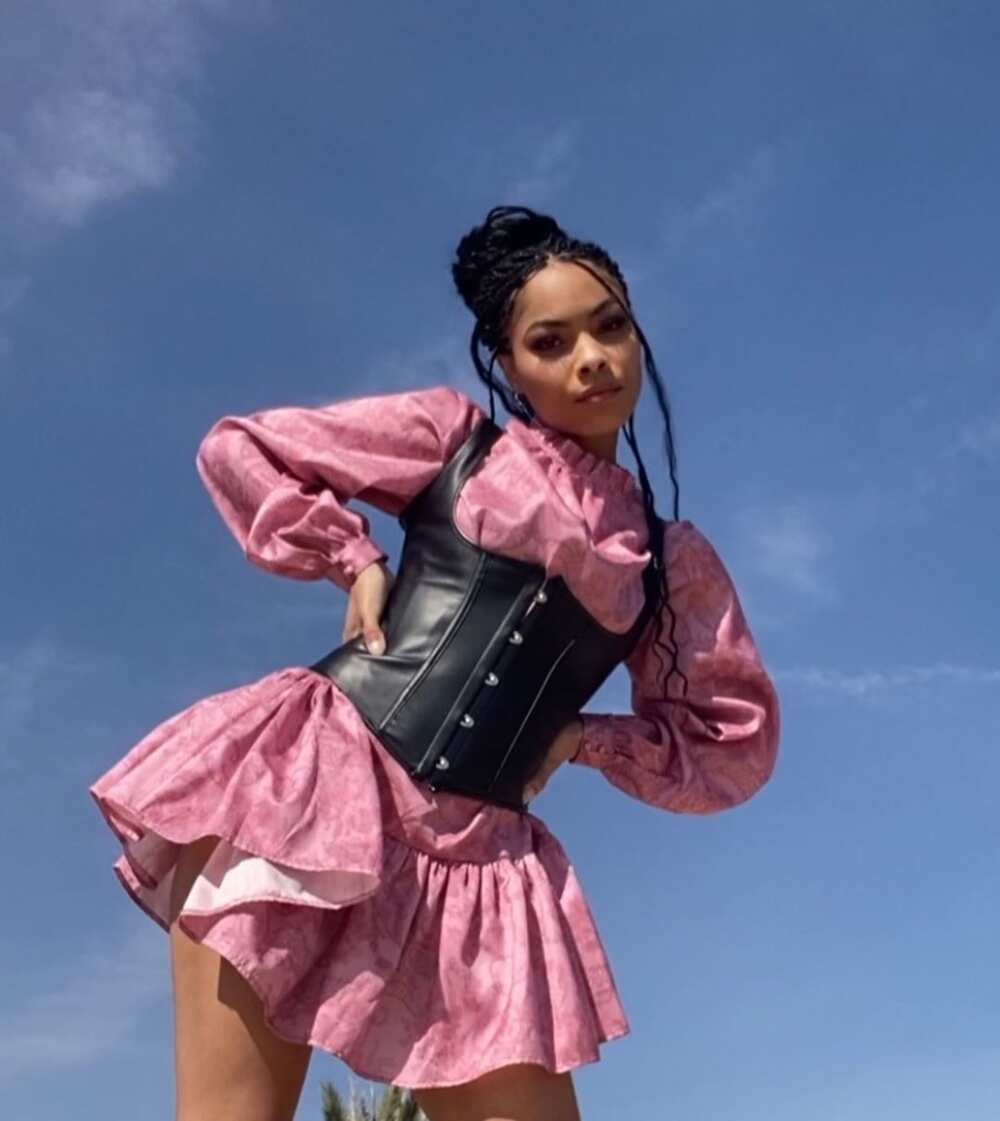 bella zahra murphy feet 3