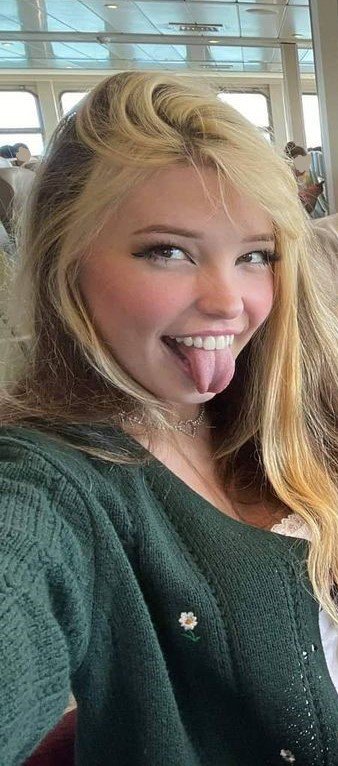 belle delphine feet 4