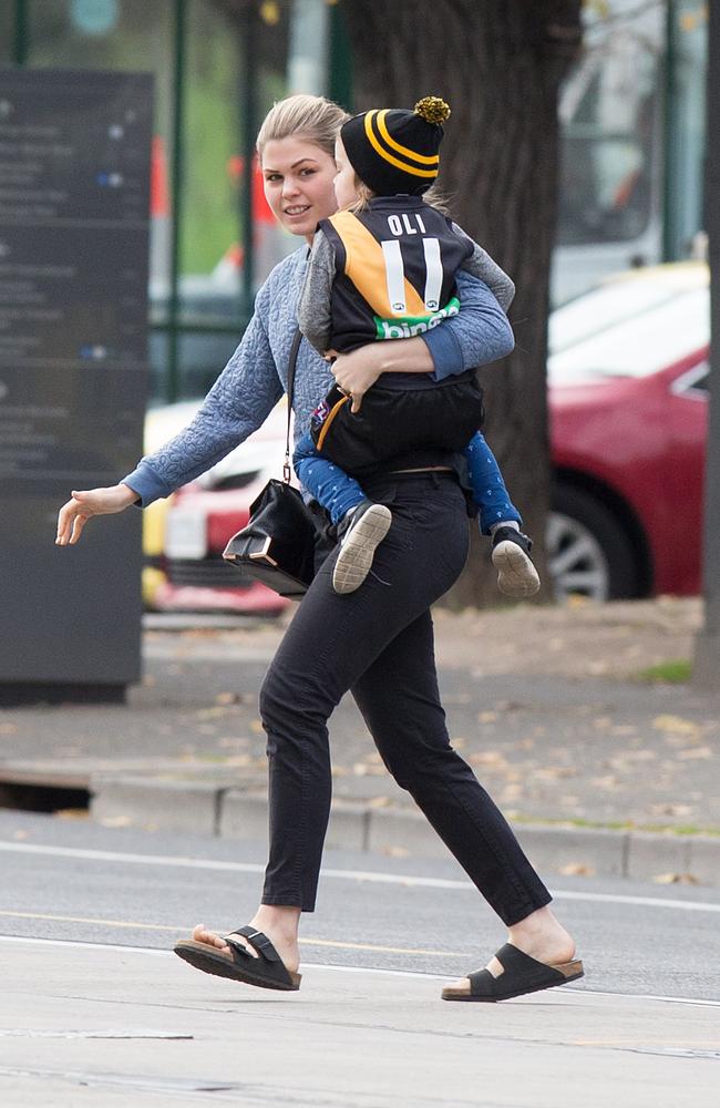 belle gibson feet 4