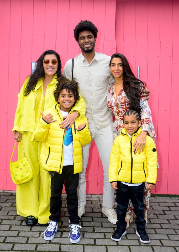 benedita zerbini case feet 5