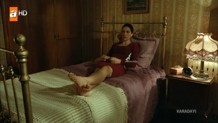 berguzar korel feet 2