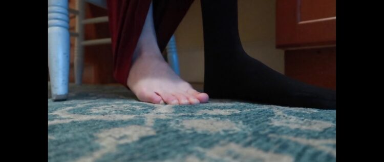 bernadette banner feet 6