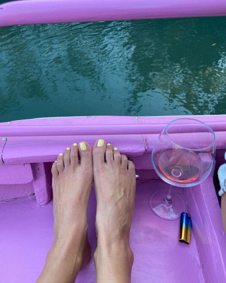 berrak tuzunatac feet 1